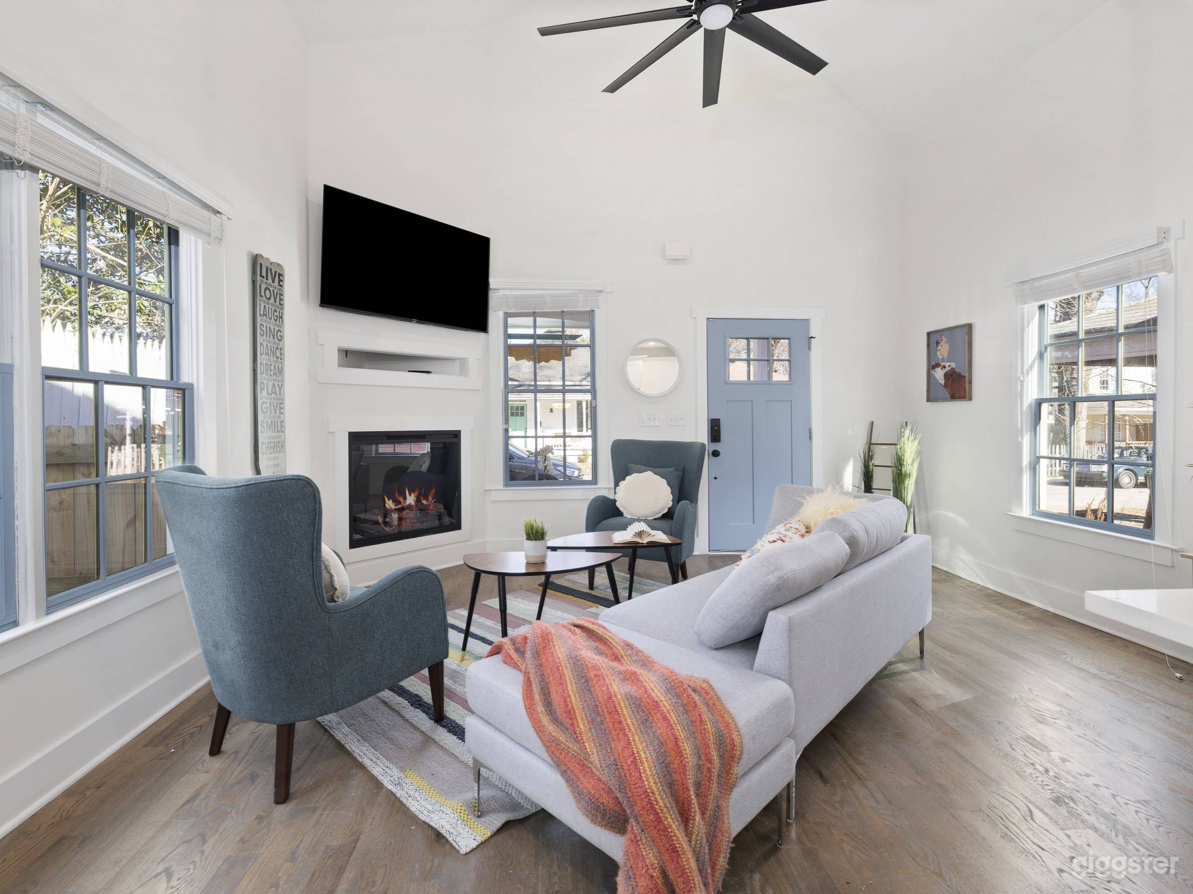 Holland's Hideaway | High-end Renovated Home Photo 3