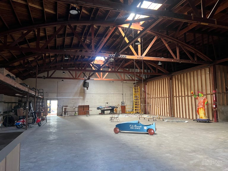  Whse interior facing street and offices/rooms. 