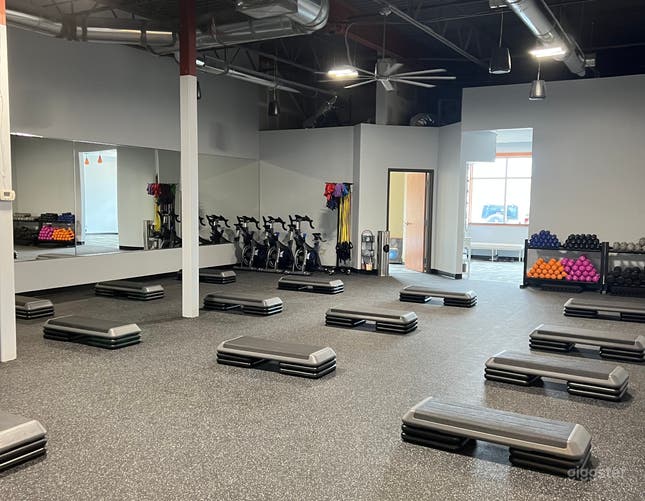 Large Open Concept Fitness Studio Rent this location on Giggster