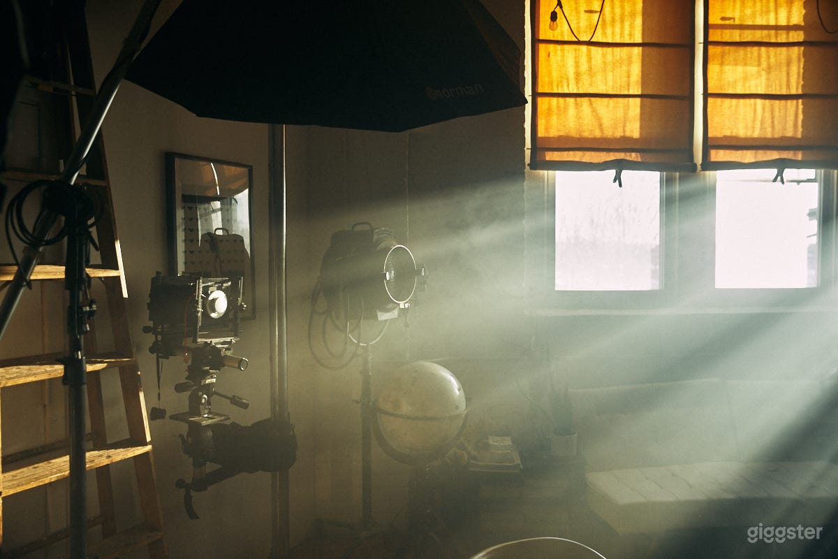 Artistic Photo Studio w/ Natural Light &amp; More Photo 2