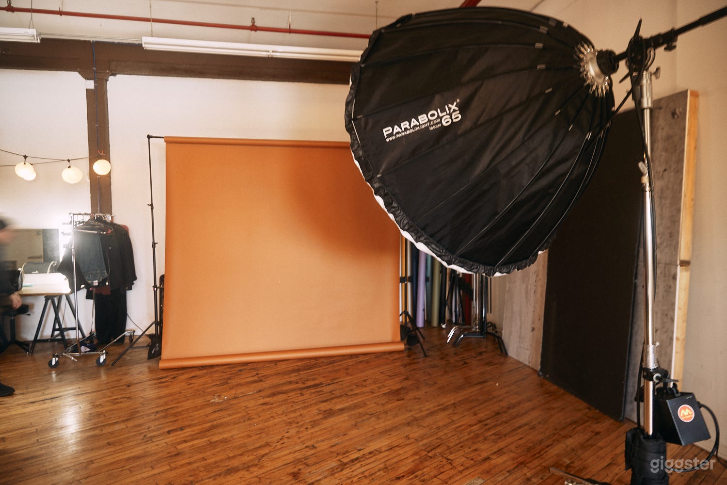 Artistic Photo Studio w/ Natural Light &amp; More Photo 4