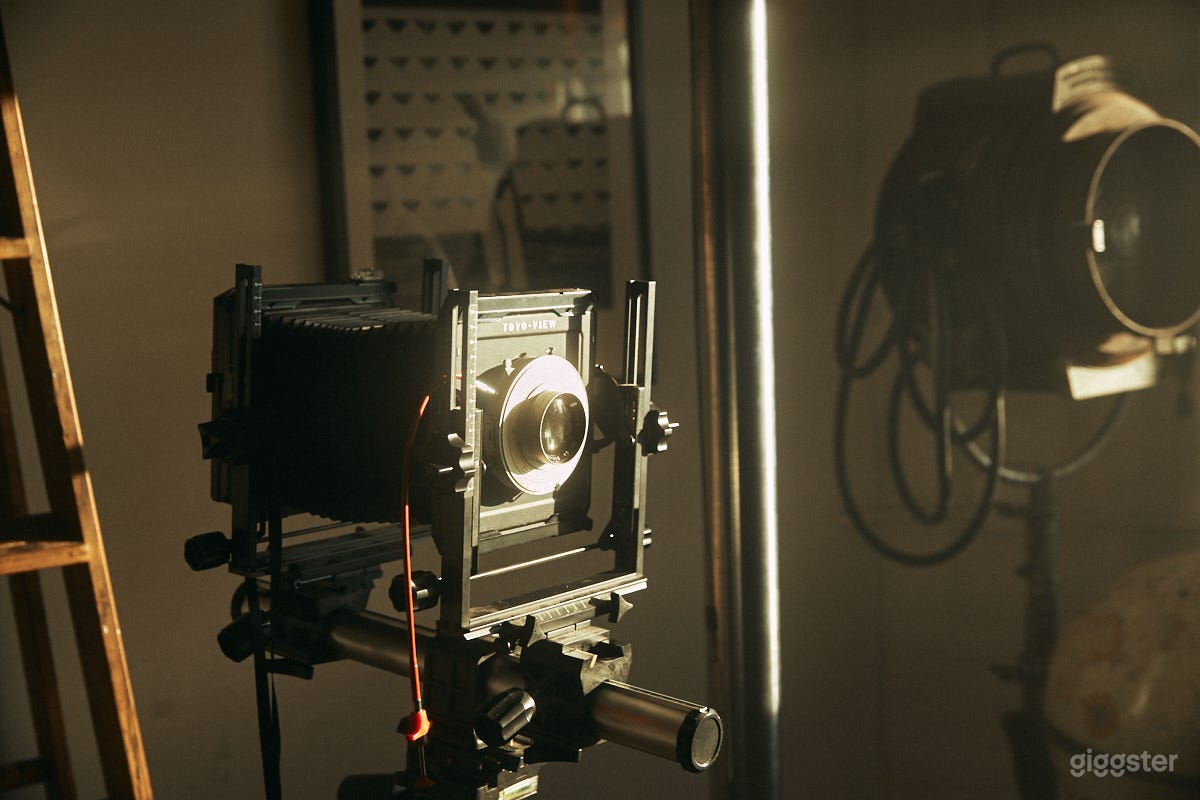 Artistic Photo Studio w/ Natural Light &amp; More Photo 3