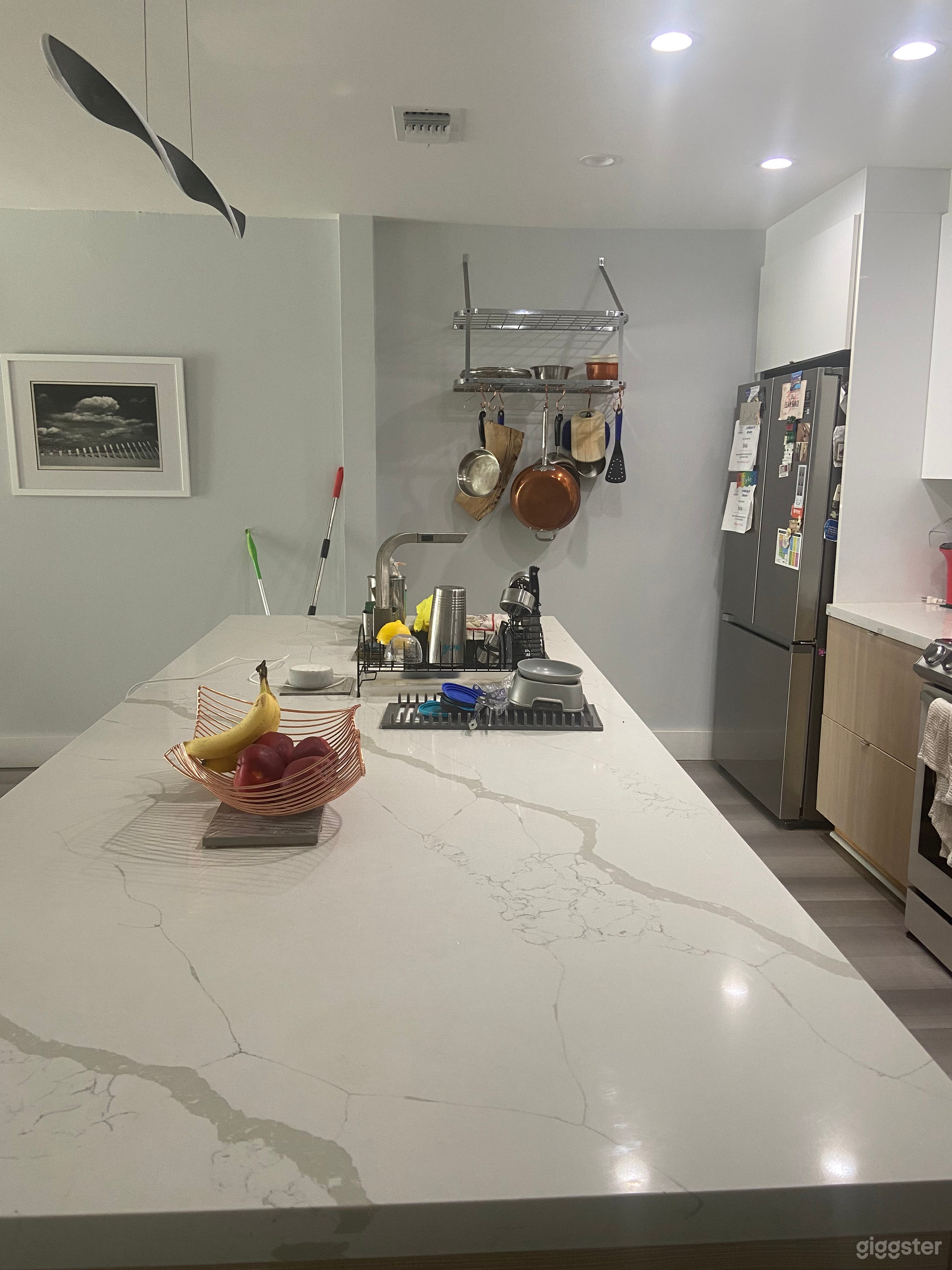 Bright modern lakefront loft townhouse Photo 4