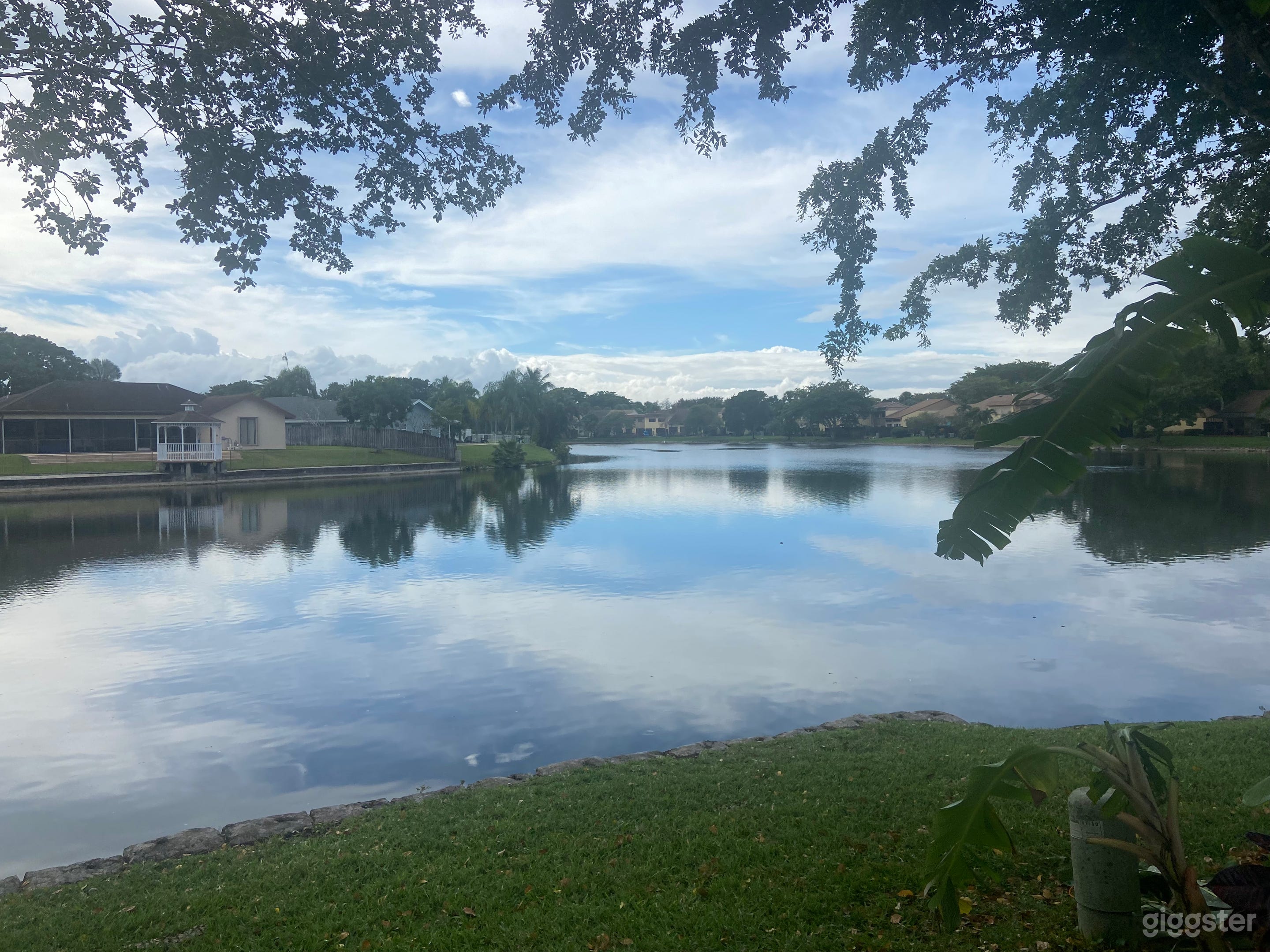 Bright modern lakefront loft townhouse Photo 1