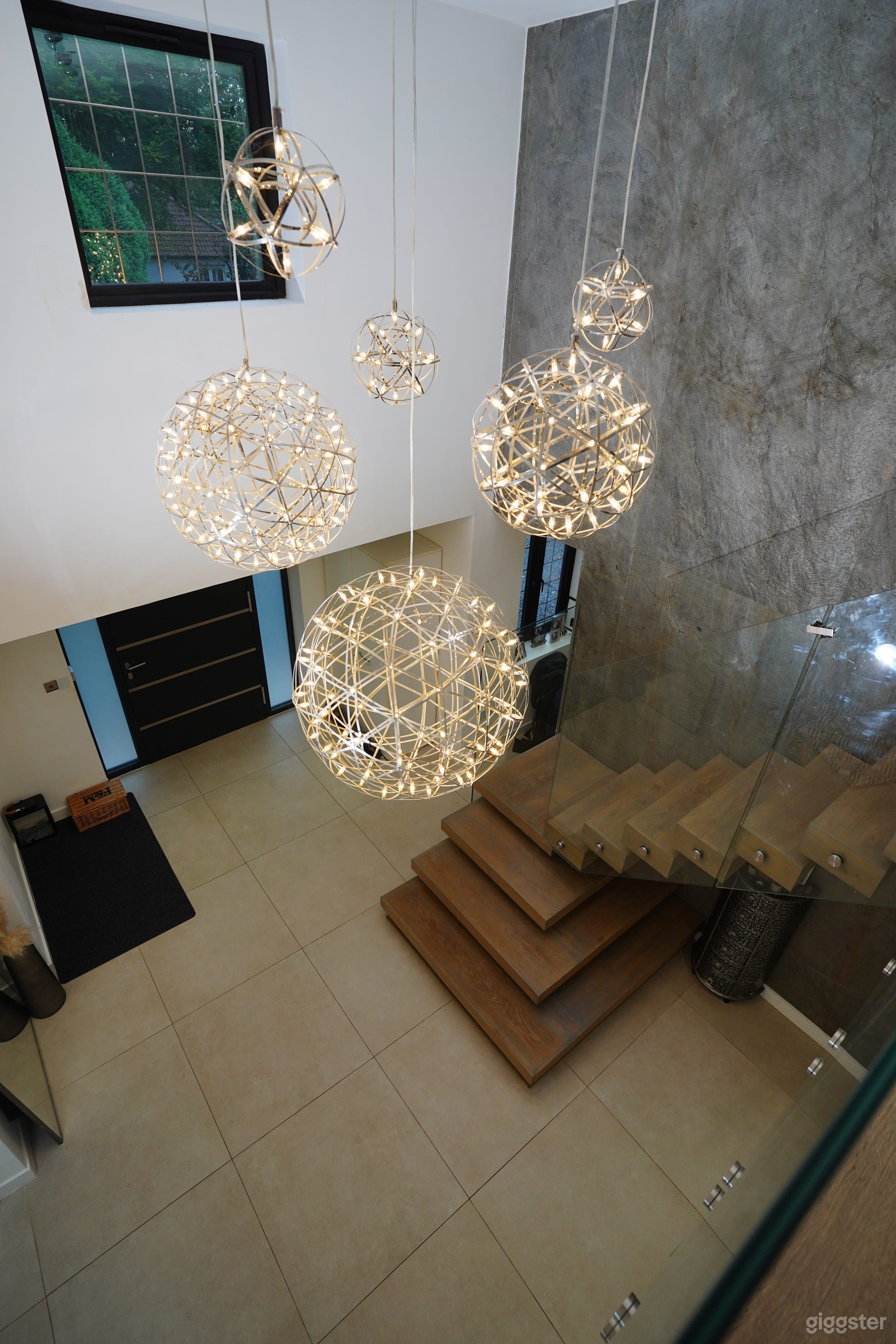 Modern open plan warm inviting home Photo 3