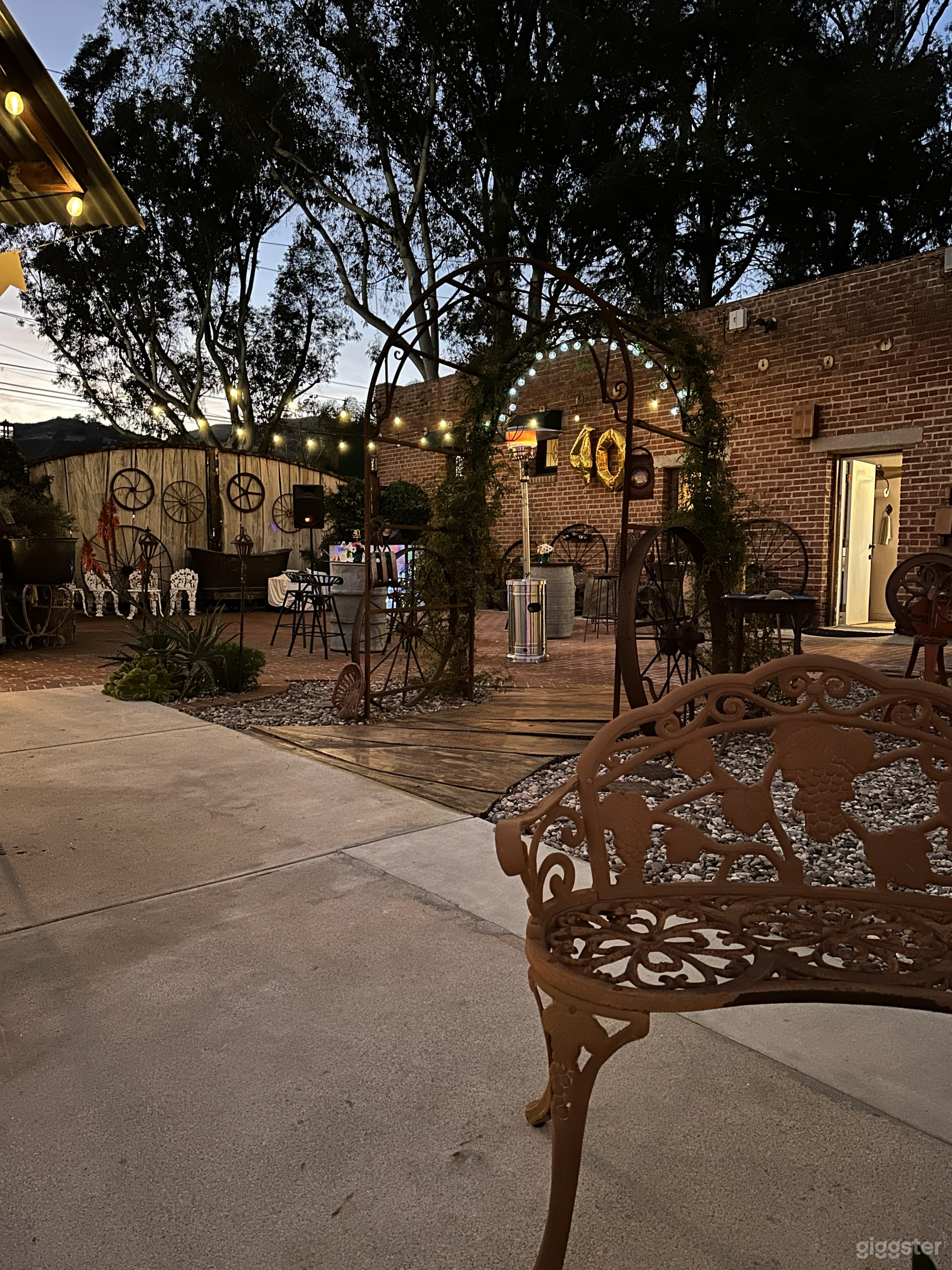 Rustic Gallery and Outdoor Hideaway Photo 2