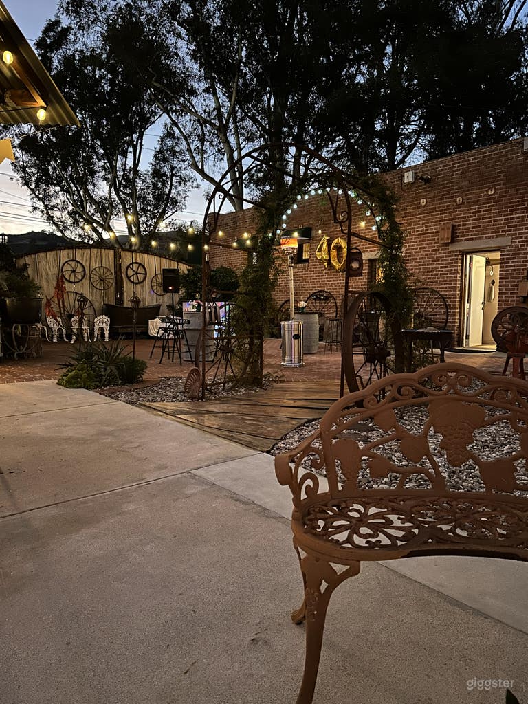  Rustic Gallery and Outdoor Hideaway 