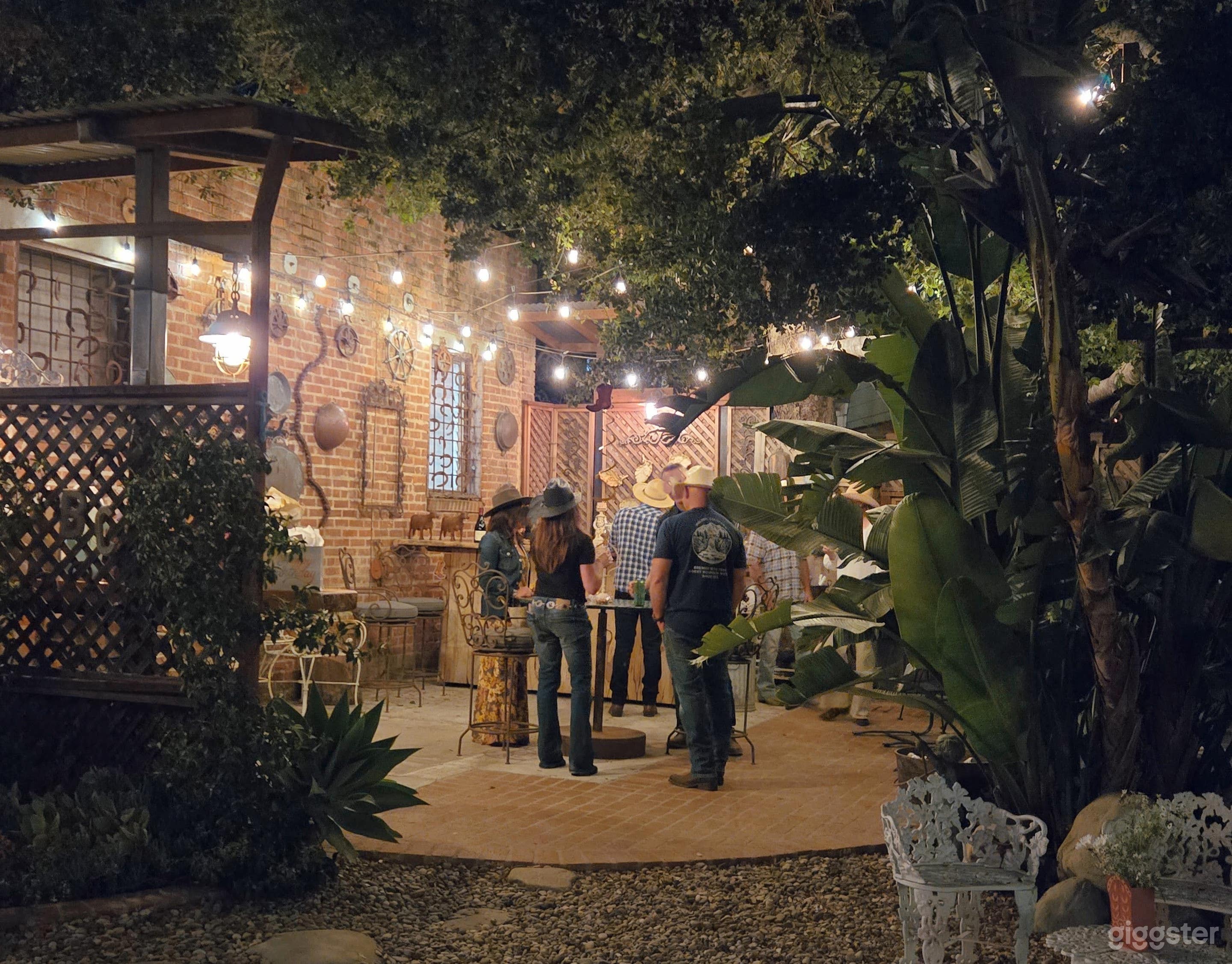 Rustic Gallery and Outdoor Hideaway Photo 4