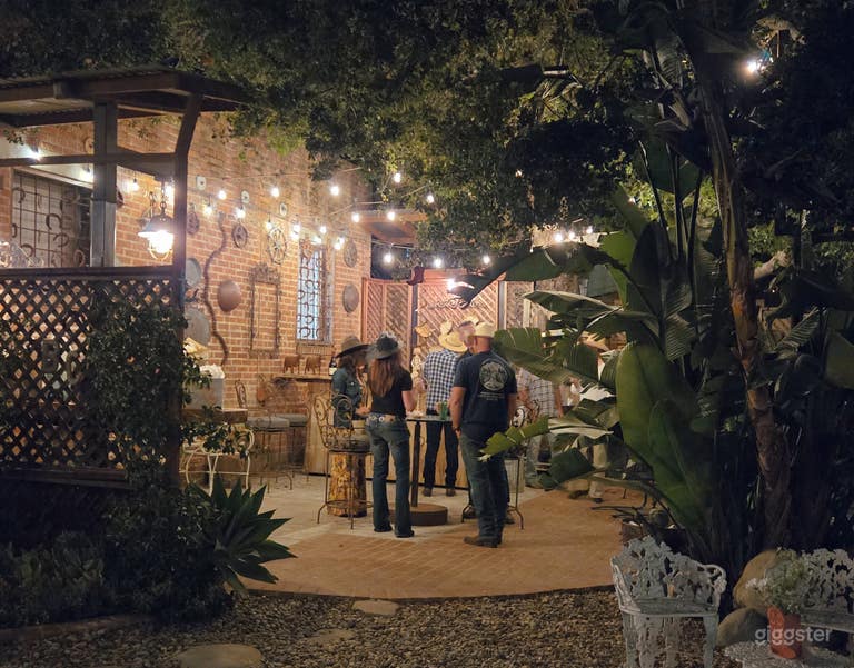  Rustic Gallery and Outdoor Hideaway 