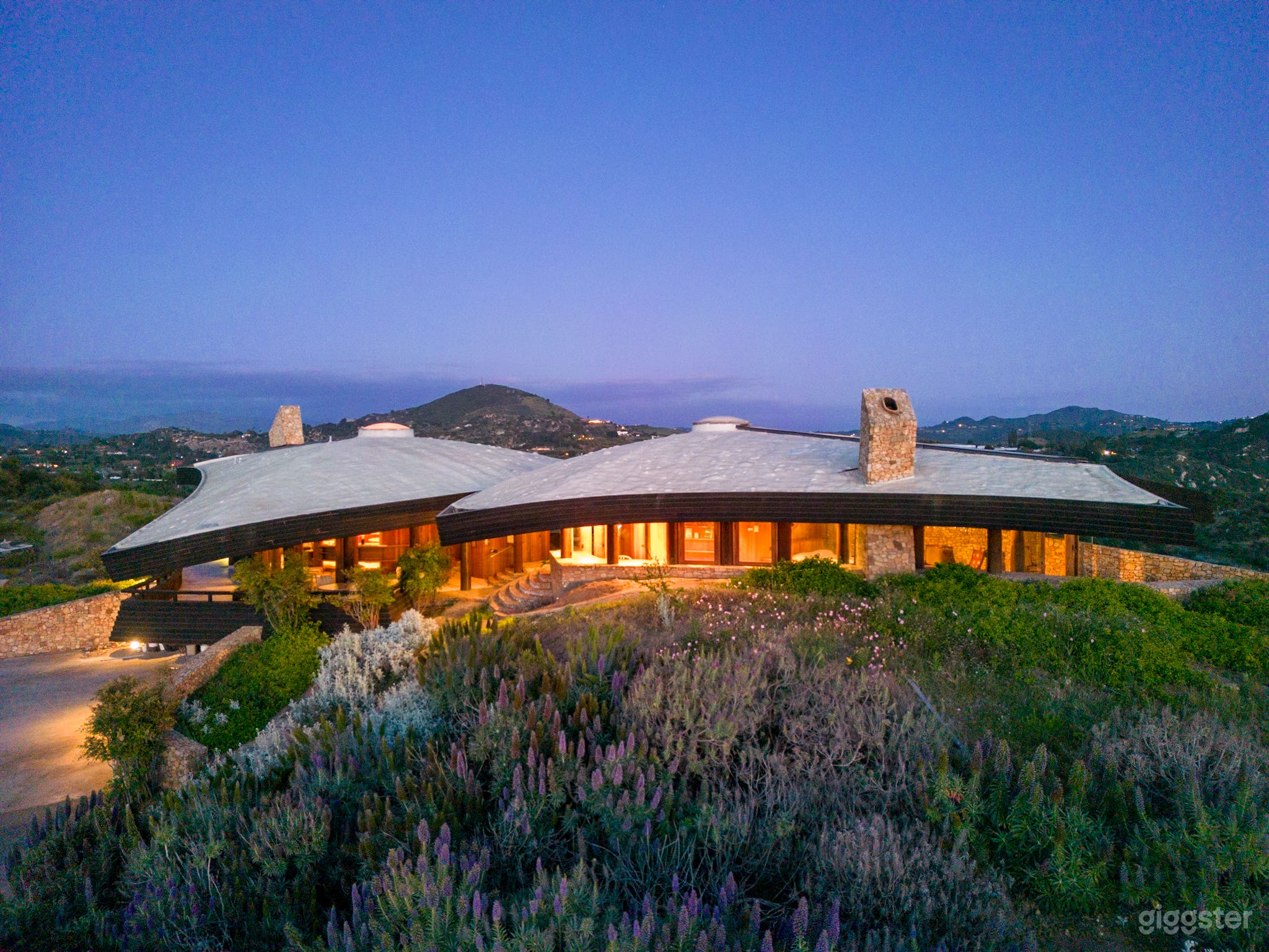 STUNNING ARCHITECTURE ON 40 ACRE RANCH Photo 1