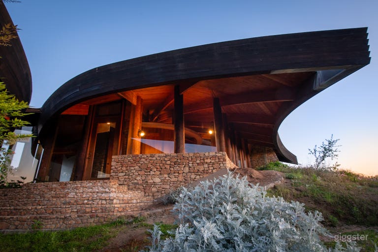  STUNNING ARCHITECTURE ON 40 ACRE RANCH 