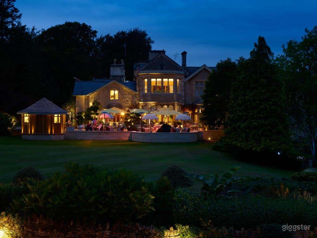 Bright and Spacious Outdoor Space and Garden Photo 2