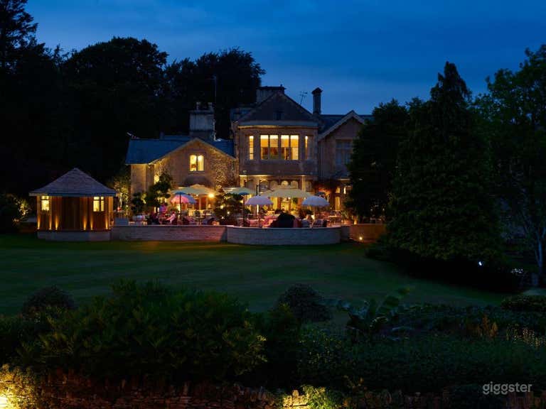  Bright and Spacious Outdoor Space and Garden 