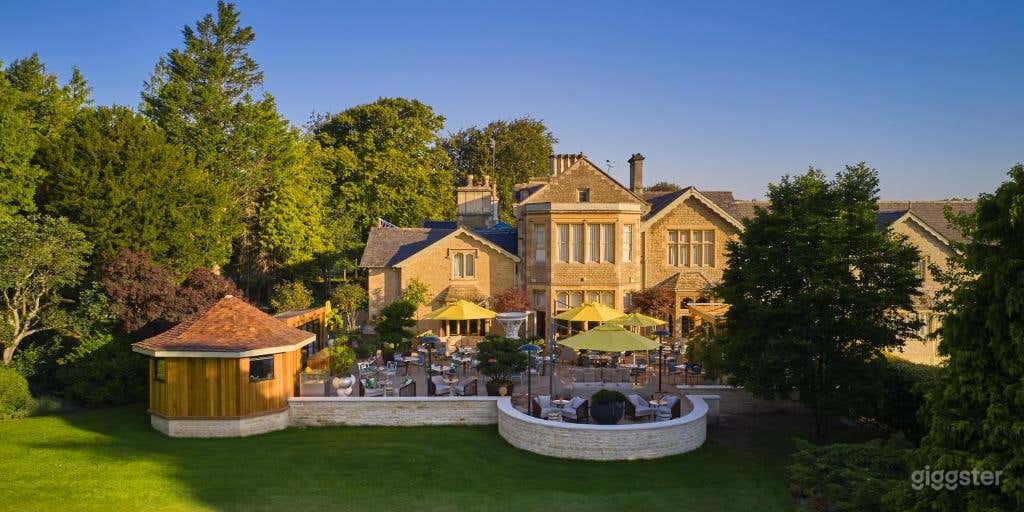 Bright and Spacious Outdoor Space and Garden Photo 4