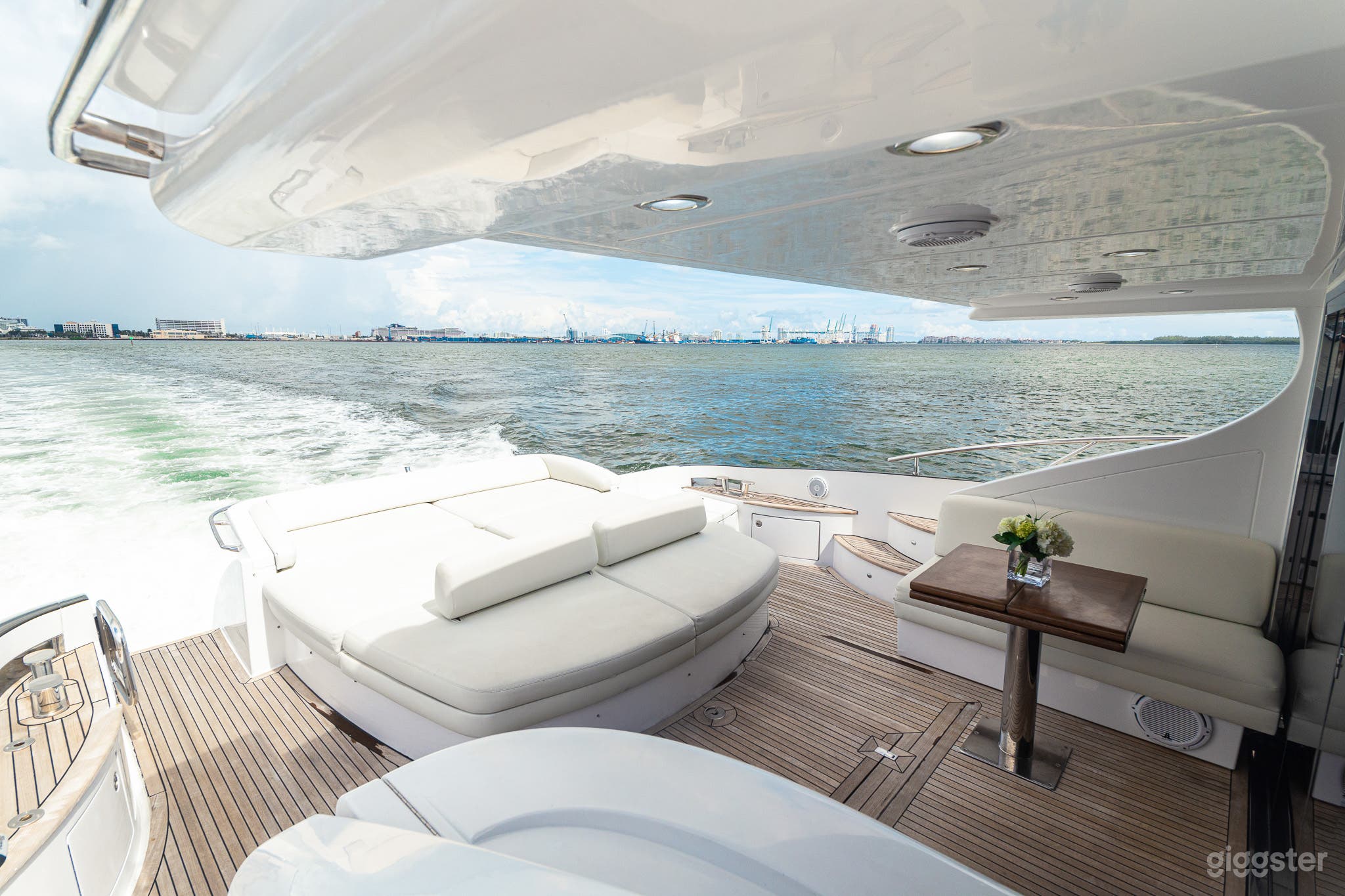 Luxurious 68' Azimut  Photo 4