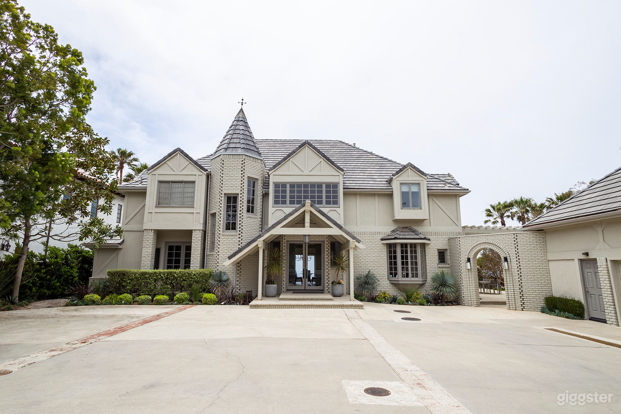 Pacific Castle Photo 1