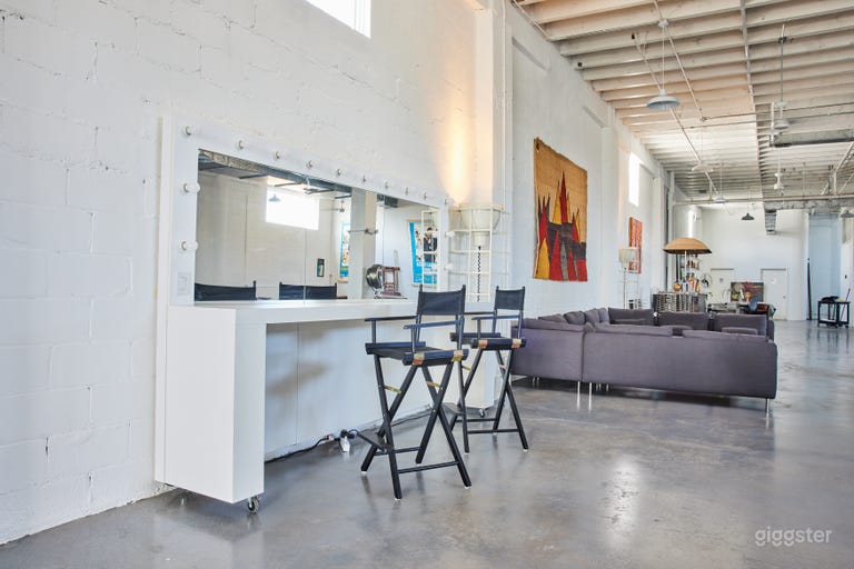  Industrial Loft Studio  