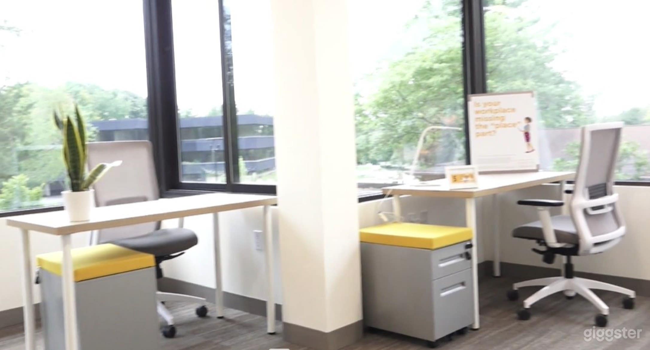 Collaborative  Small Office Space  Photo 4