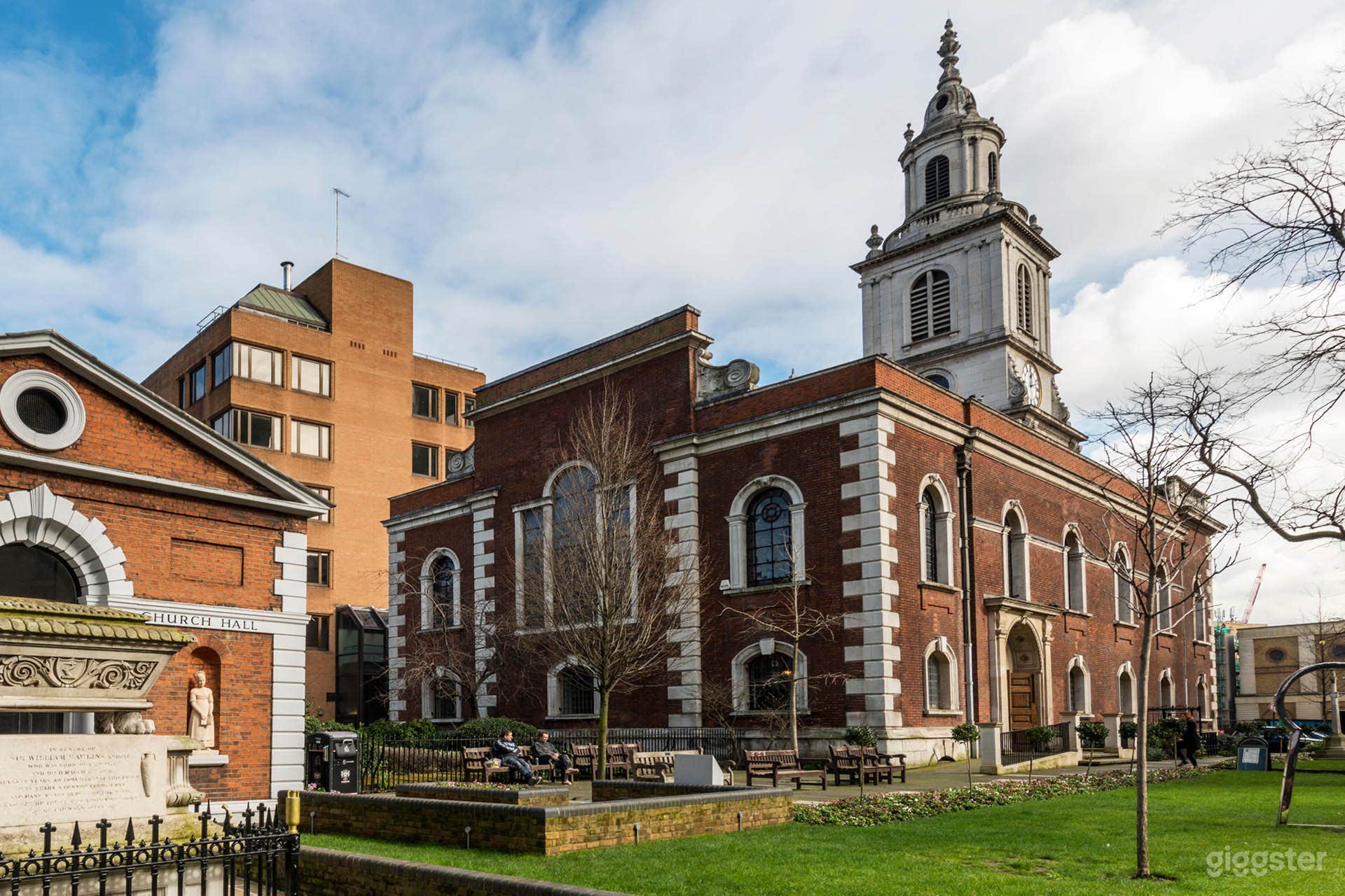 Historic Oak Panelled Hall in London  Photo 4
