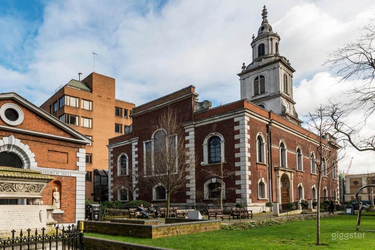  Historic Oak Panelled Hall in London  