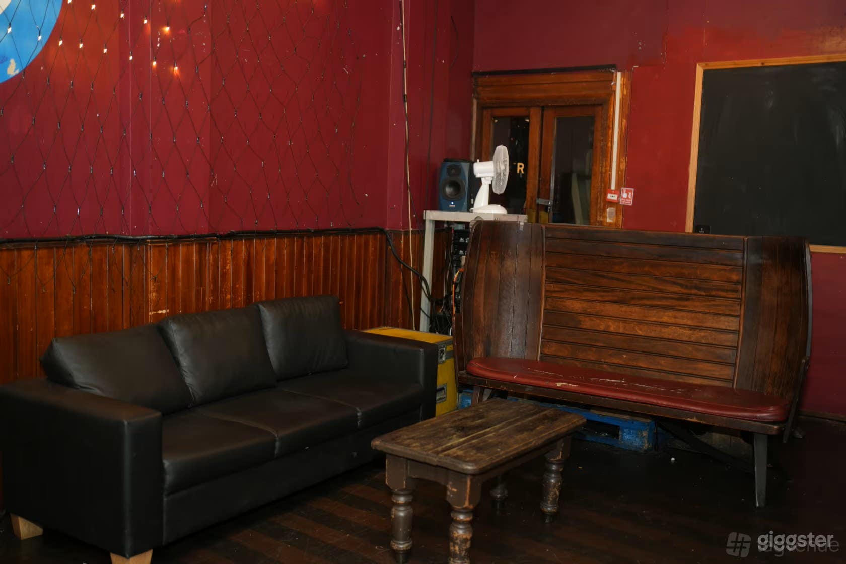 Live Stage at an Iconic 1920s East End pub Photo 3