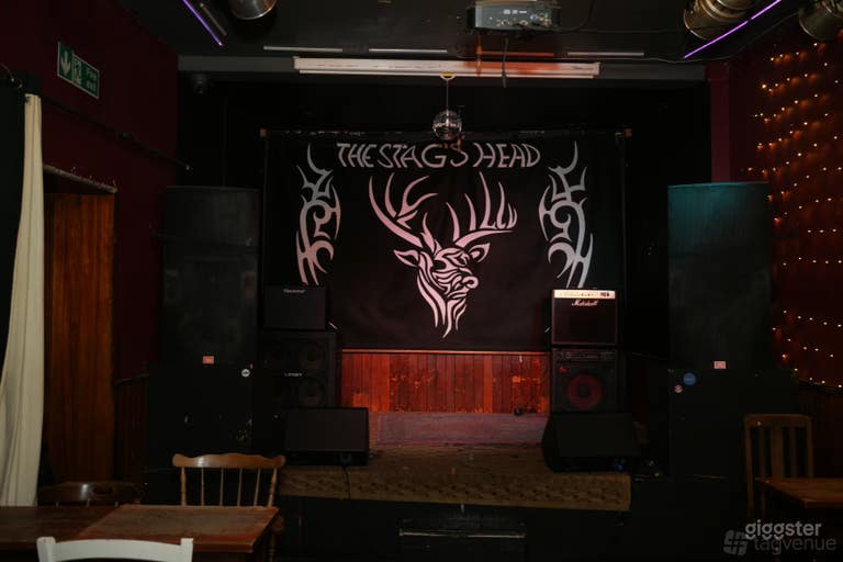  Live Stage at an Iconic 1920s East End pub 