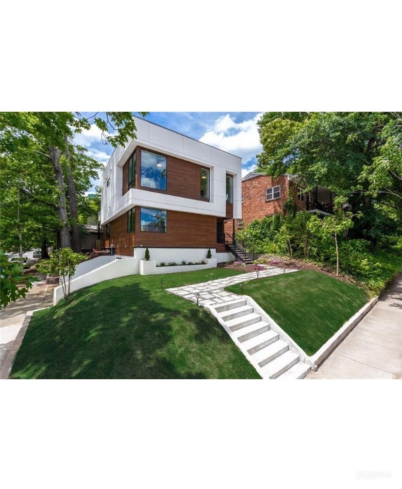 4/3 Bedroom Luxury Home at Piedmont Park Photo 1