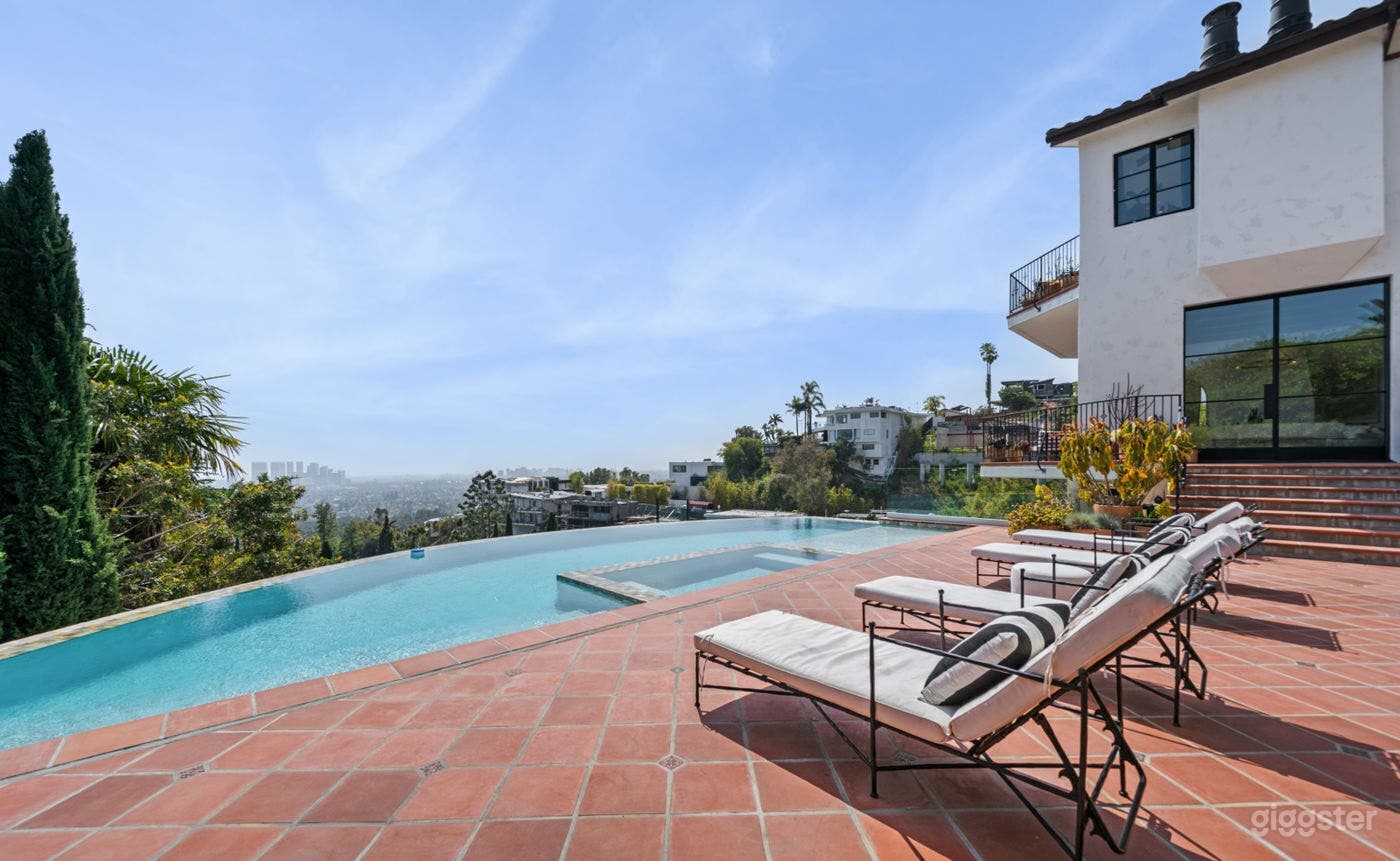  CONTEMPORARY BIRD STREES VILLA BIRD/POOL Photo 1