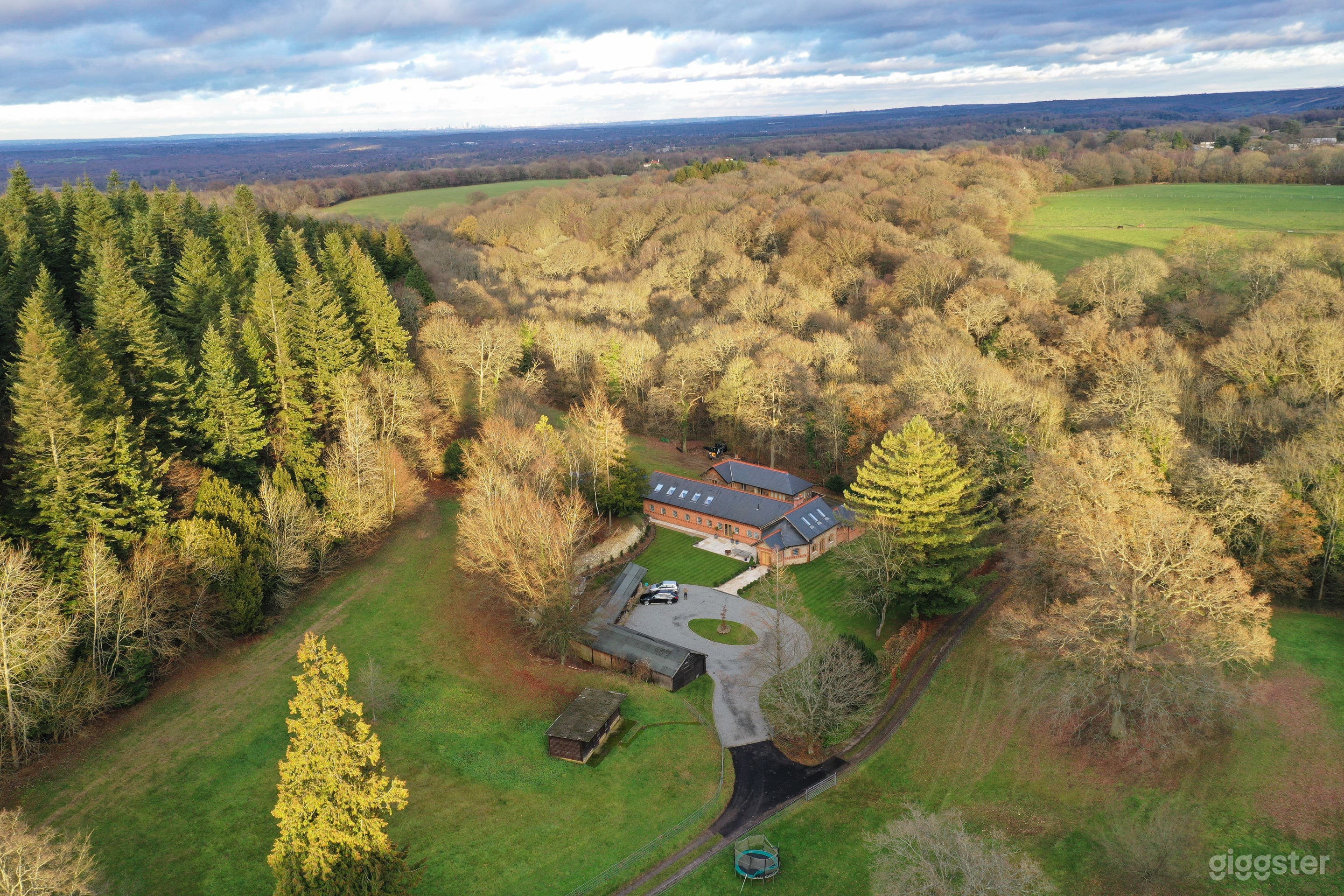 Gorgeous Manor with Amazing views Photo 2