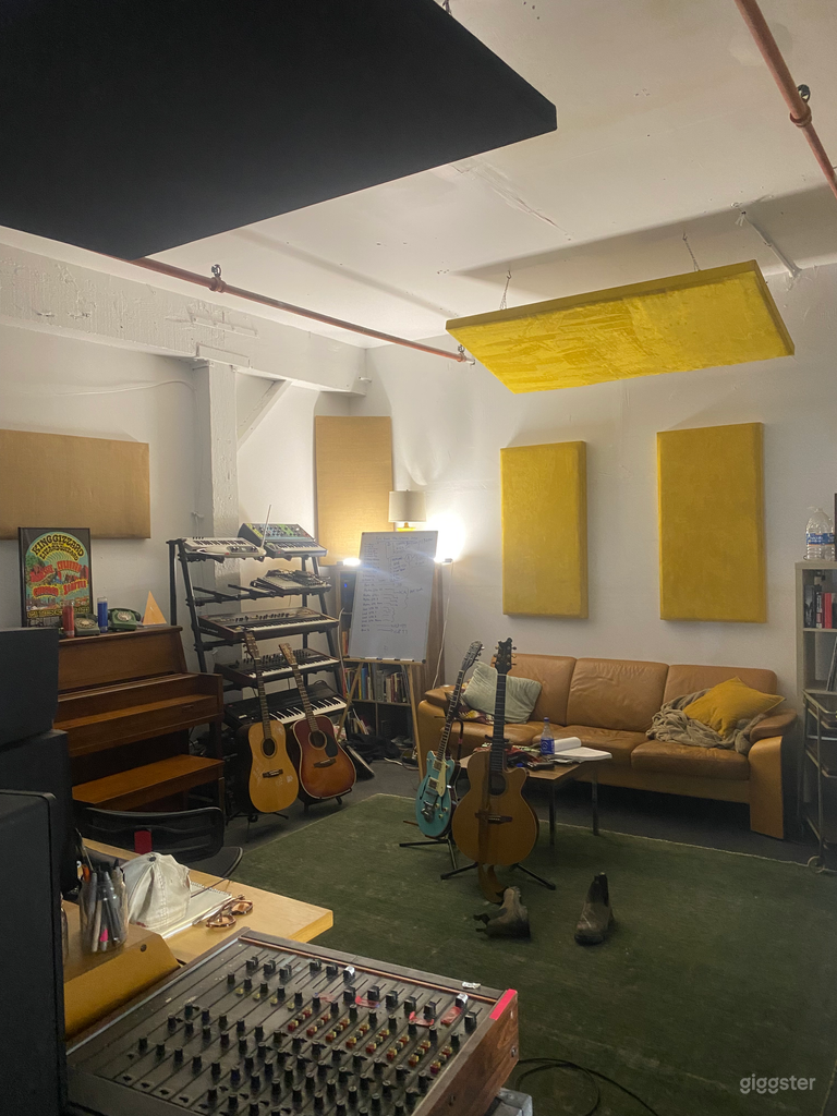  Recording Studio With Lots Of Space 