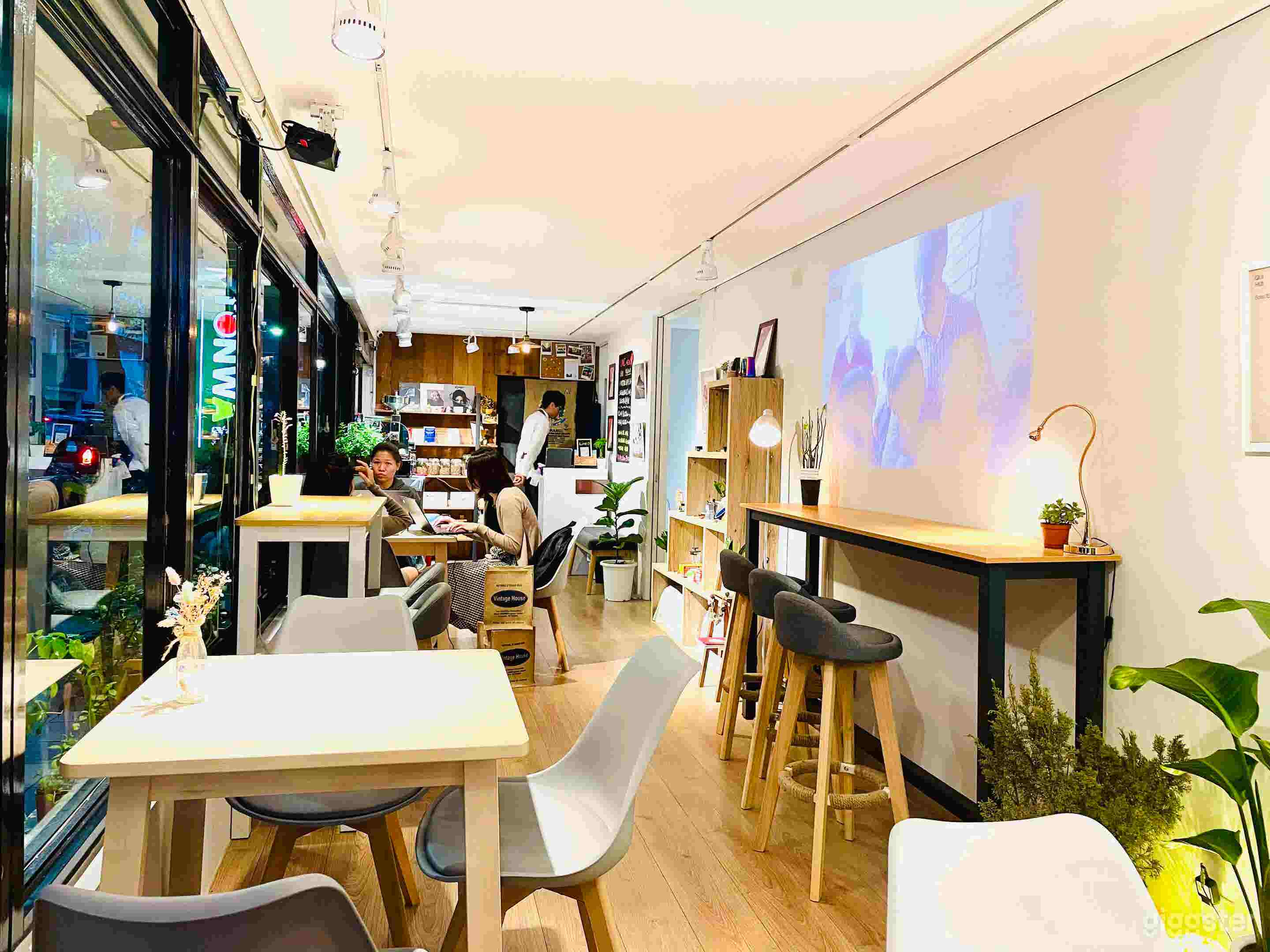 Corner Cafe w/ Large Window Photo 3