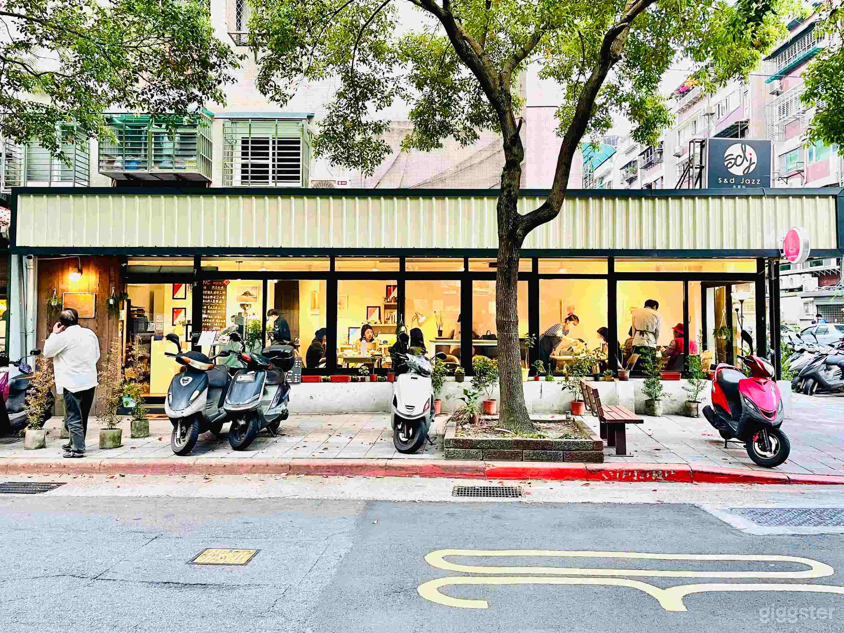 Corner Cafe w/ Large Window Photo 1