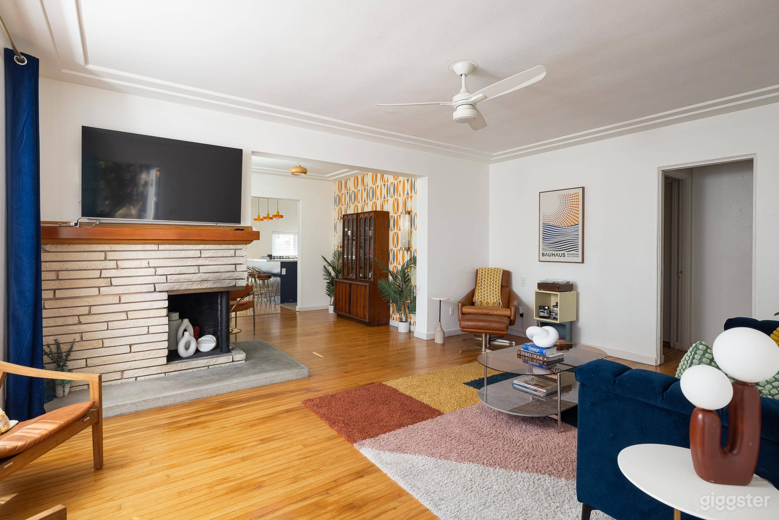 Retro Stylish House near Downtown Photo 3