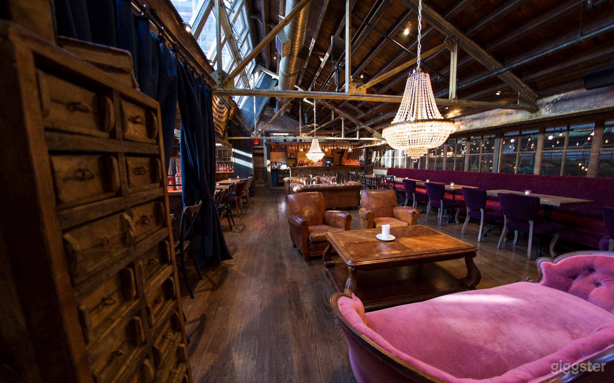 Sophisticated "Living Room"  Photo 2