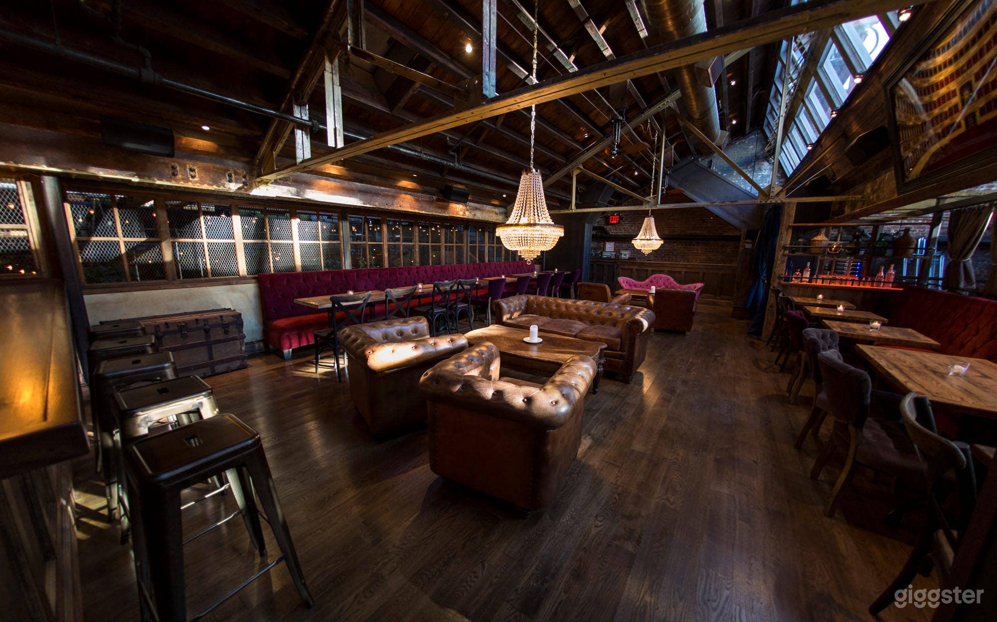 Sophisticated "Living Room"  Photo 4