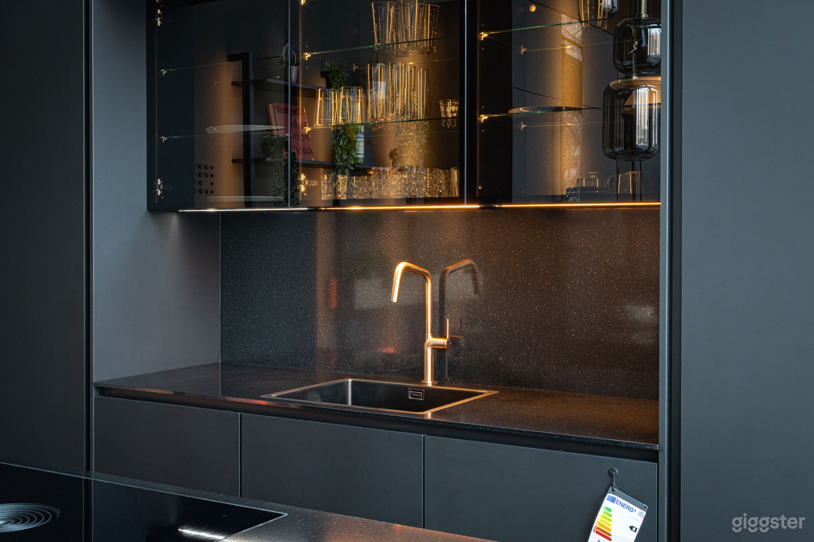 Moderner italienischer Küchen-Showroom mit schlankem Design Foto 4