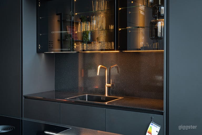  Moderner italienischer Küchen-Showroom mit schlankem Design 