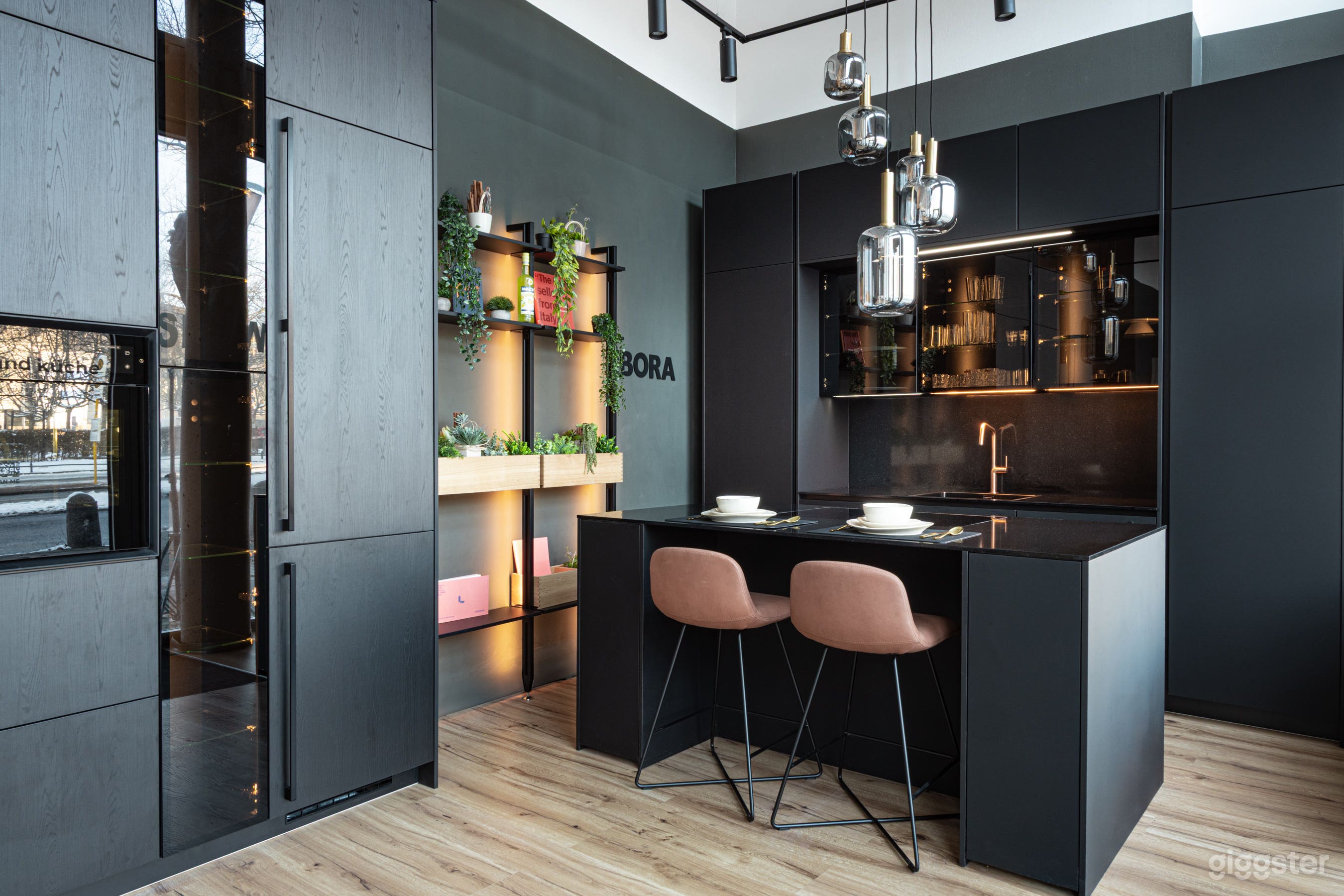 Moderner italienischer Küchen-Showroom mit schlankem Design Foto 1