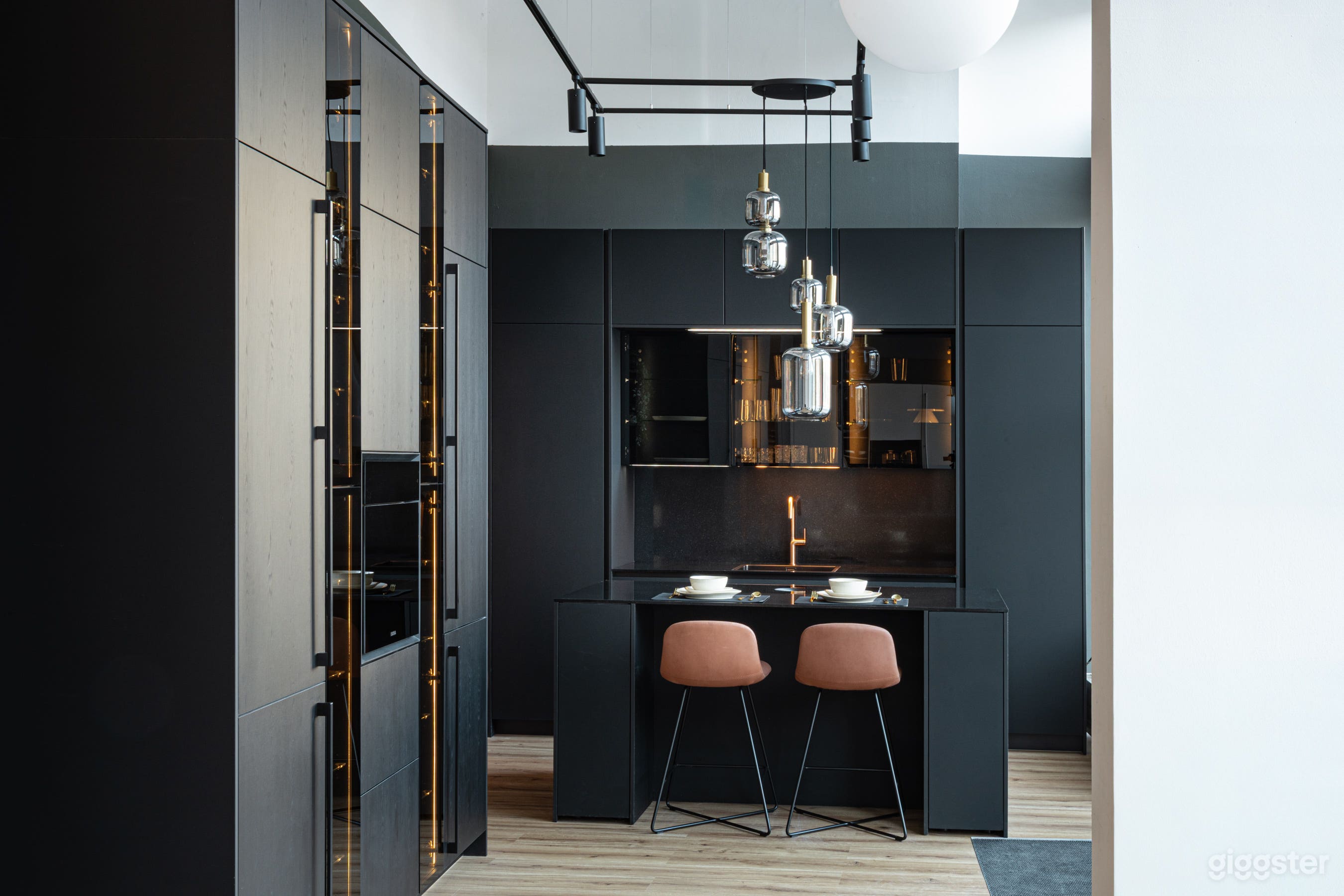 Moderner italienischer Küchen-Showroom mit schlankem Design Foto 2
