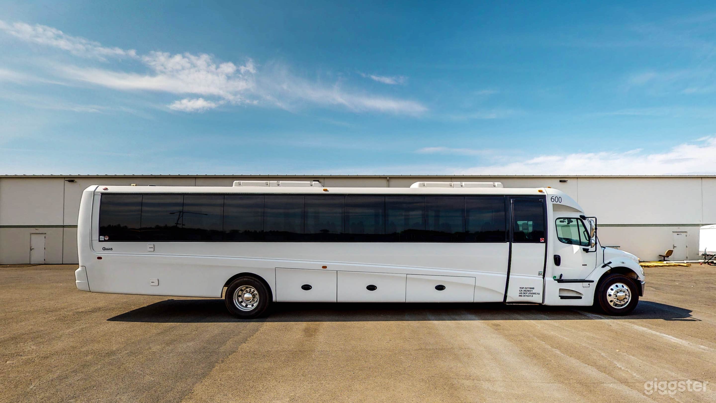 Freightliner M2 Bus Executive Photo 3