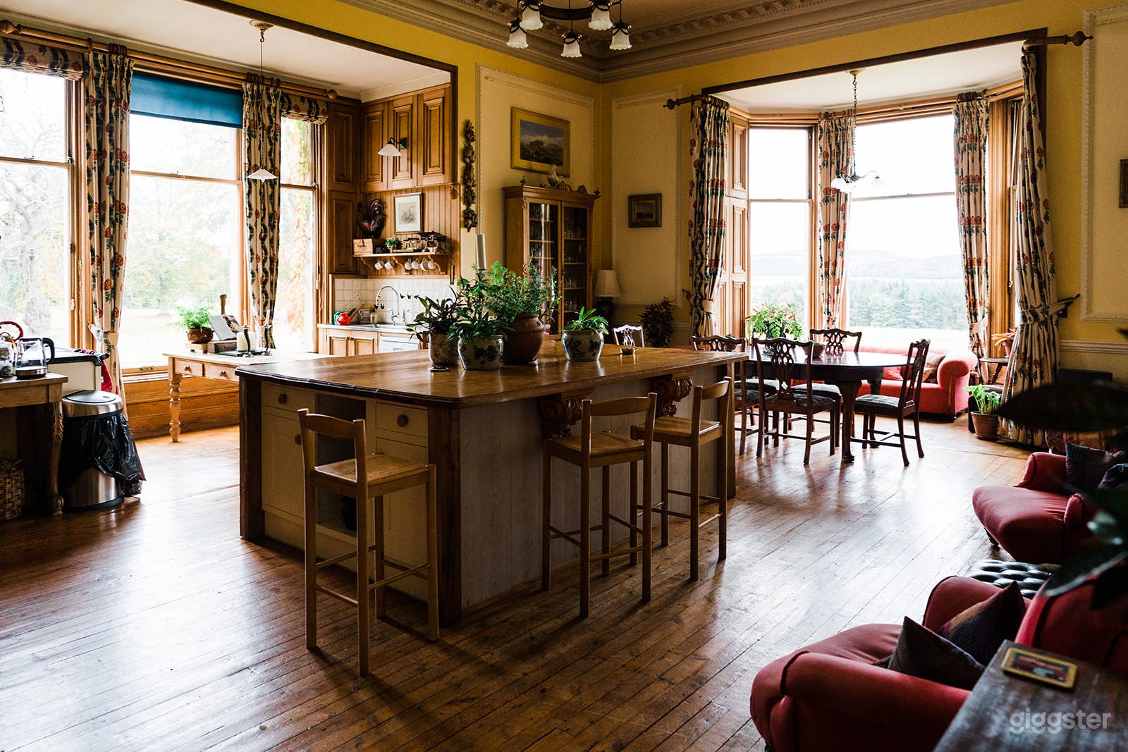 Magnificent Country Estate Photo 2