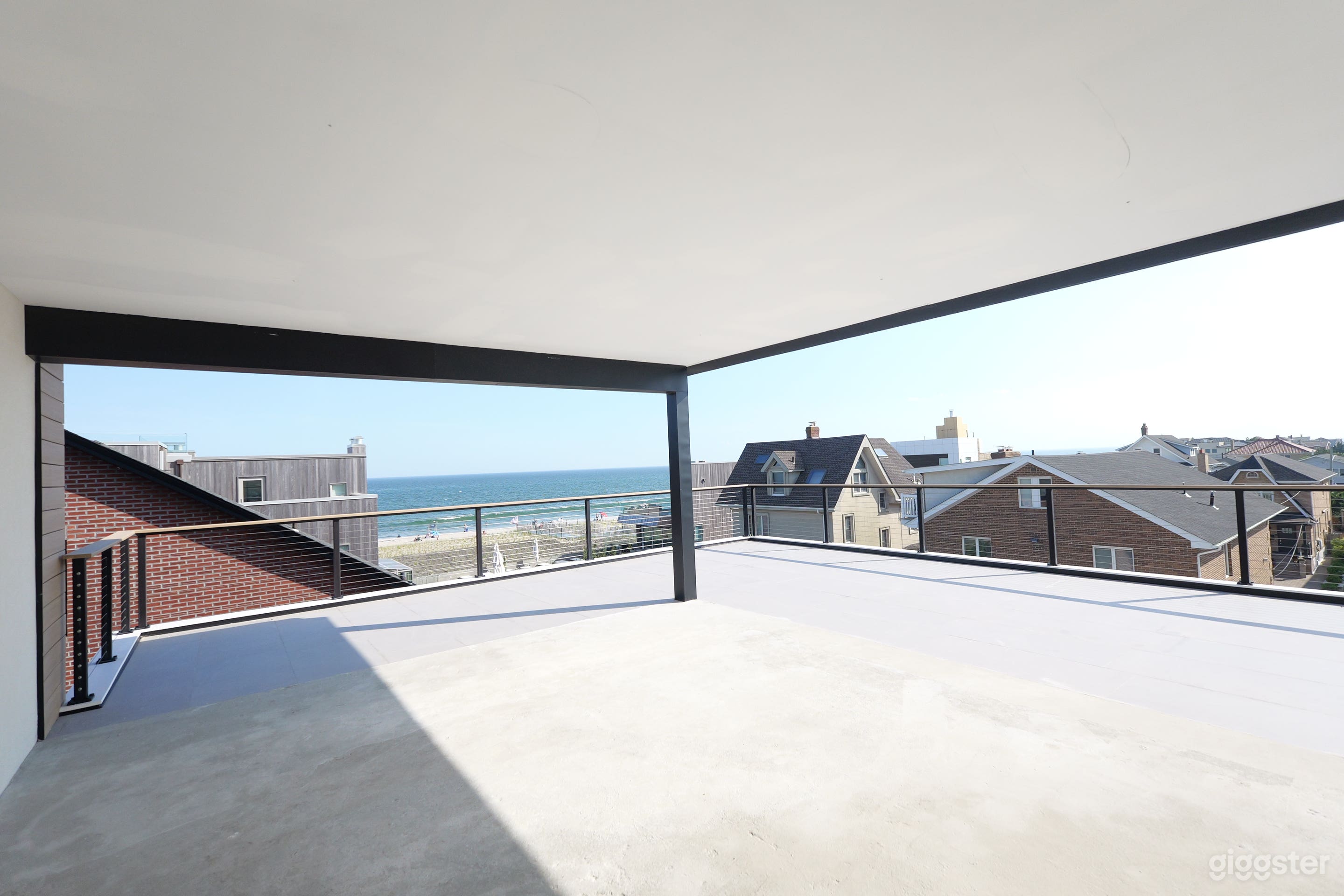 Modern Home in Queens Photo 3