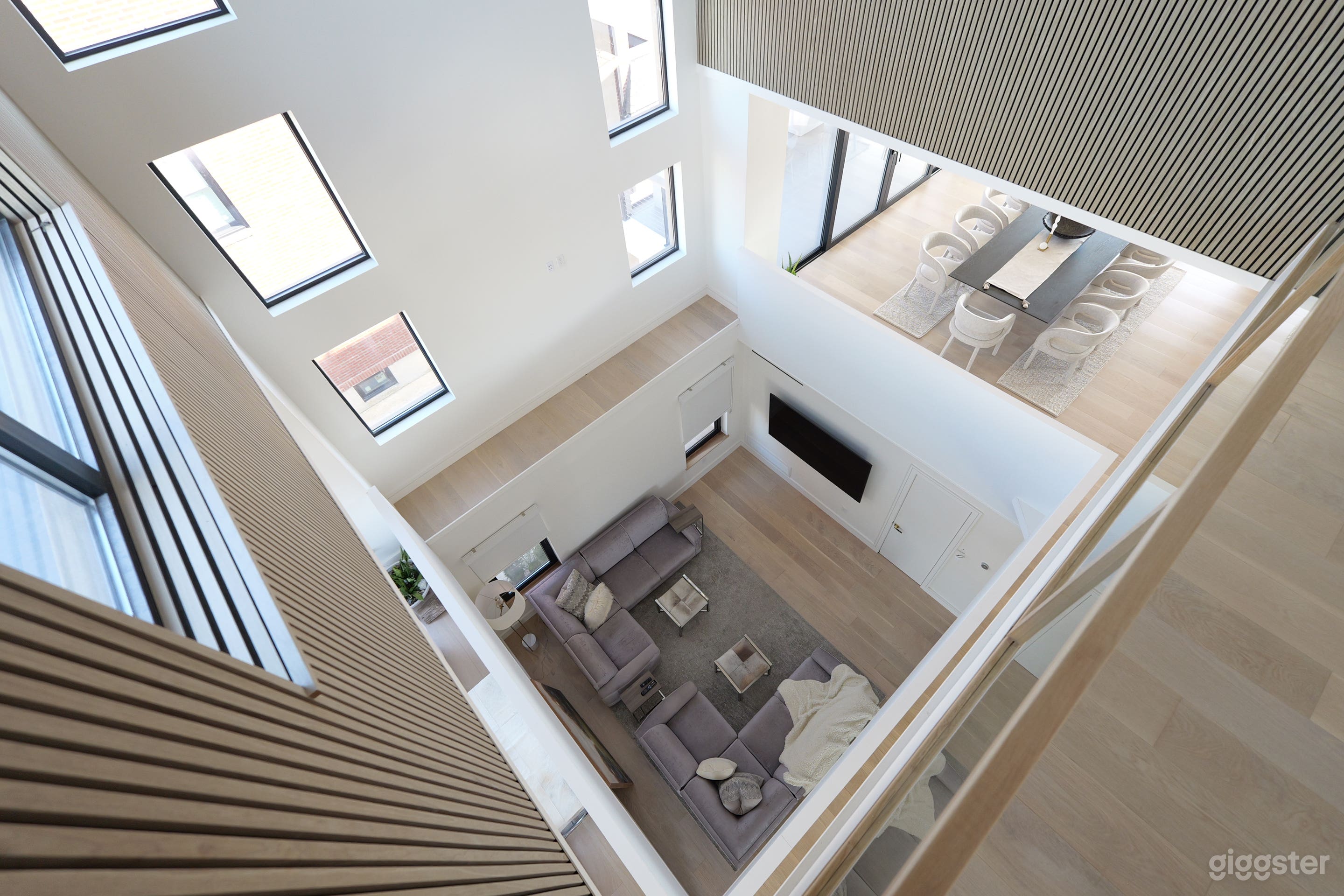 Modern Home in Queens Photo 4