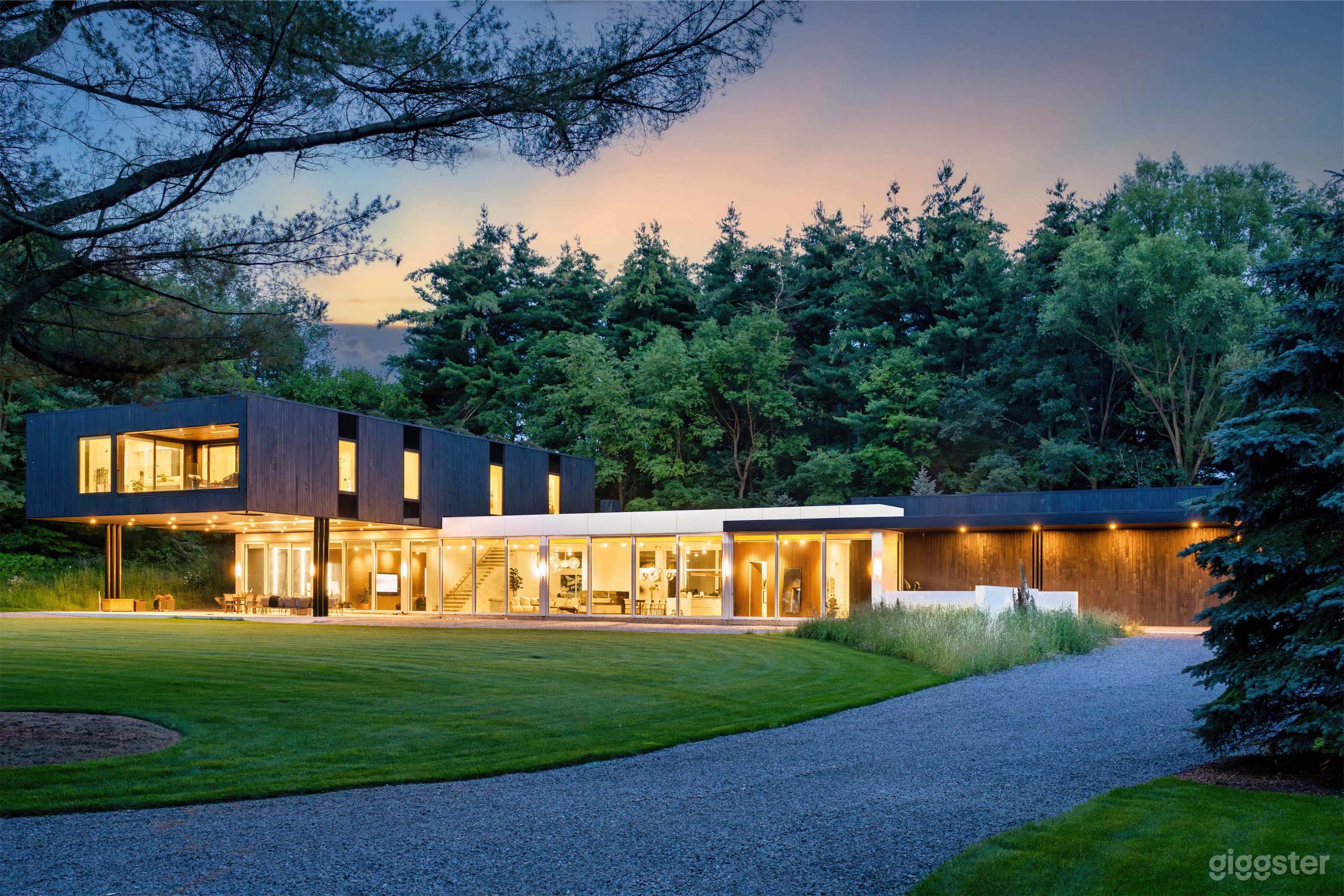 Modern Luxury in the Woods Photo 3