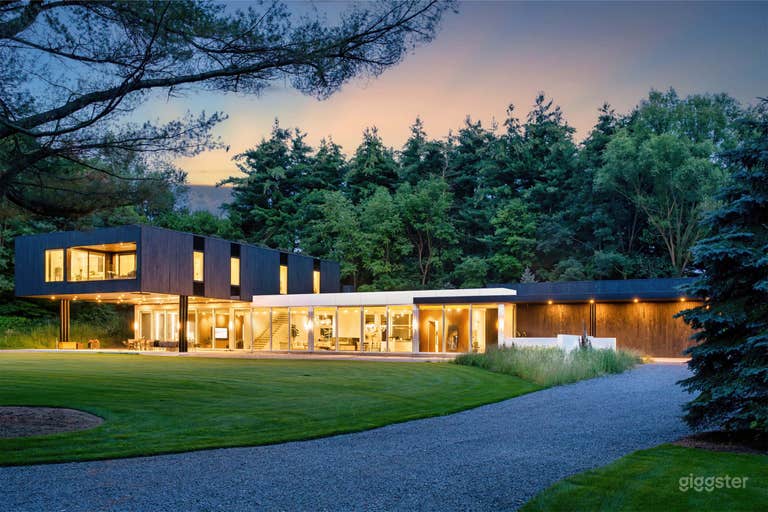  Modern Luxury in the Woods 