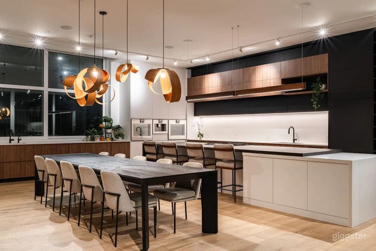  Modern Luxury in the Woods 