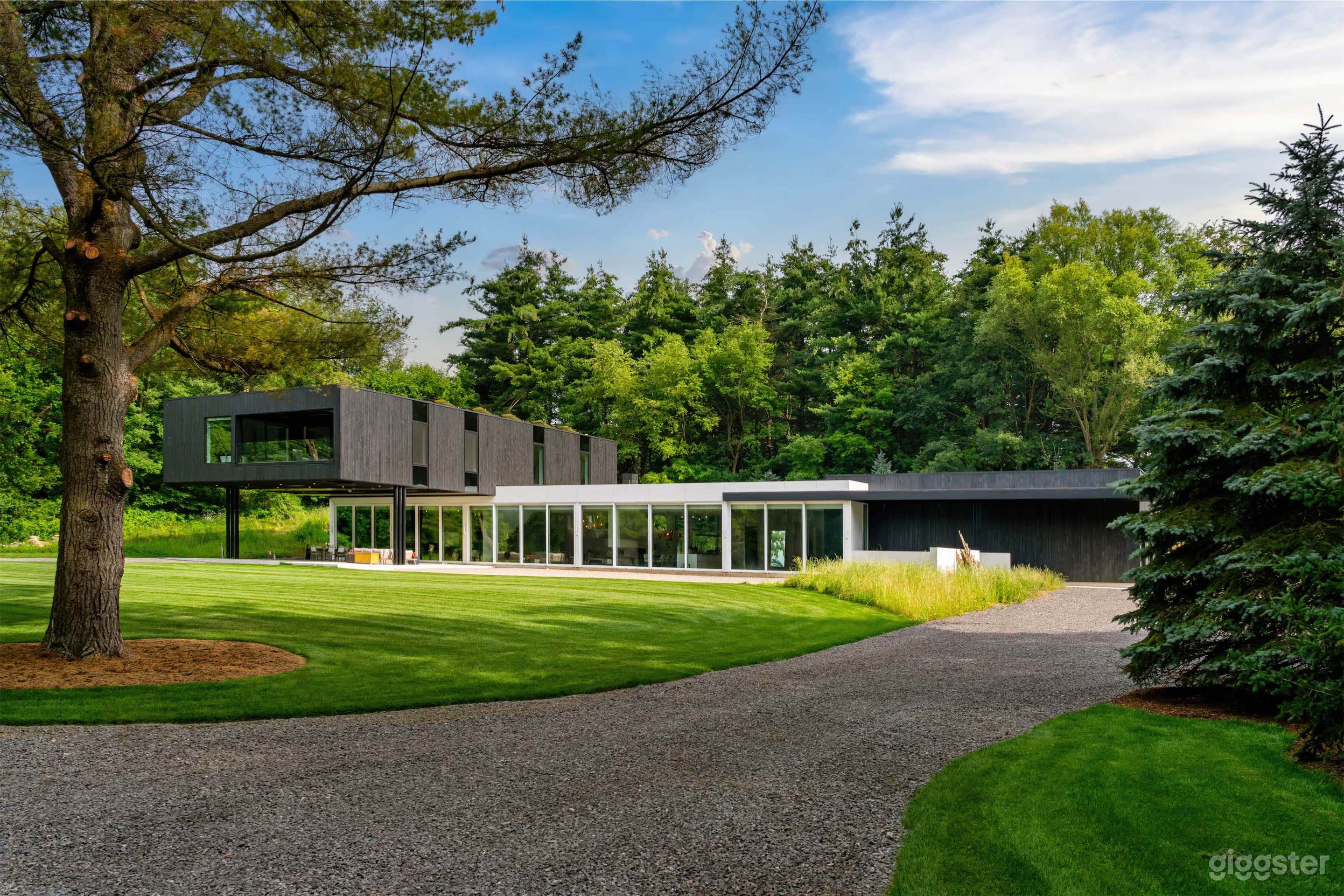 Modern Luxury in the Woods Photo 1