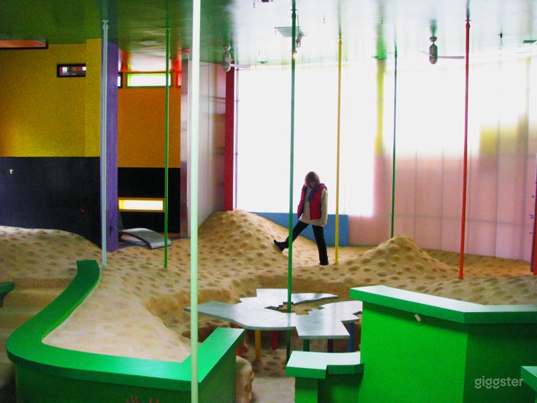  Unique modern colorful home: Location 5073 