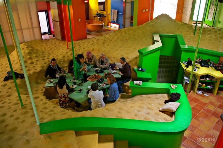  Unique modern colorful home: Location 5073 