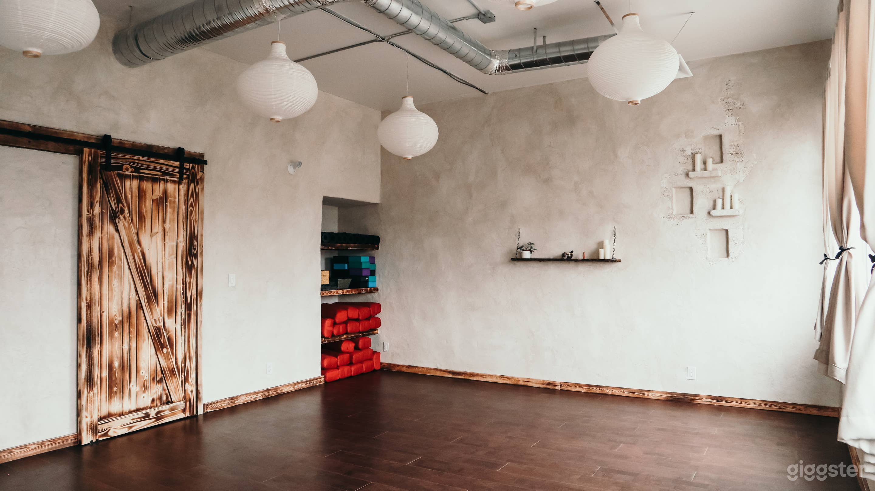 Natural Light Studio Space Photo 1